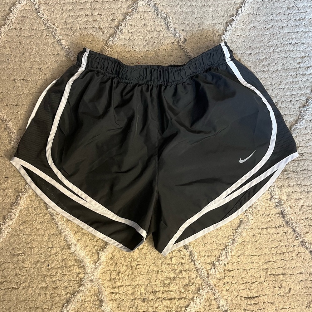medium nike shorts